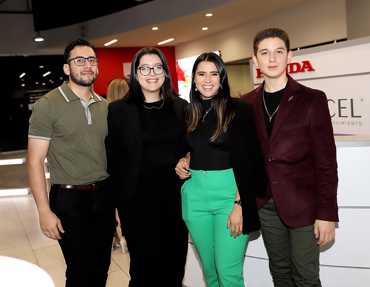 Rodrigo Erazo, Karelia Rivera, Norma Farias y Emir Rivera
