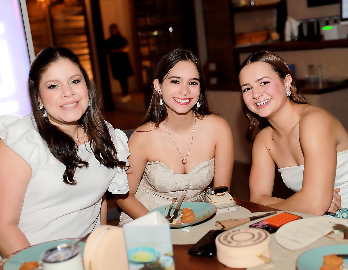 Melissa Cáceres, Tethey Murillo y Bernice Creamer.