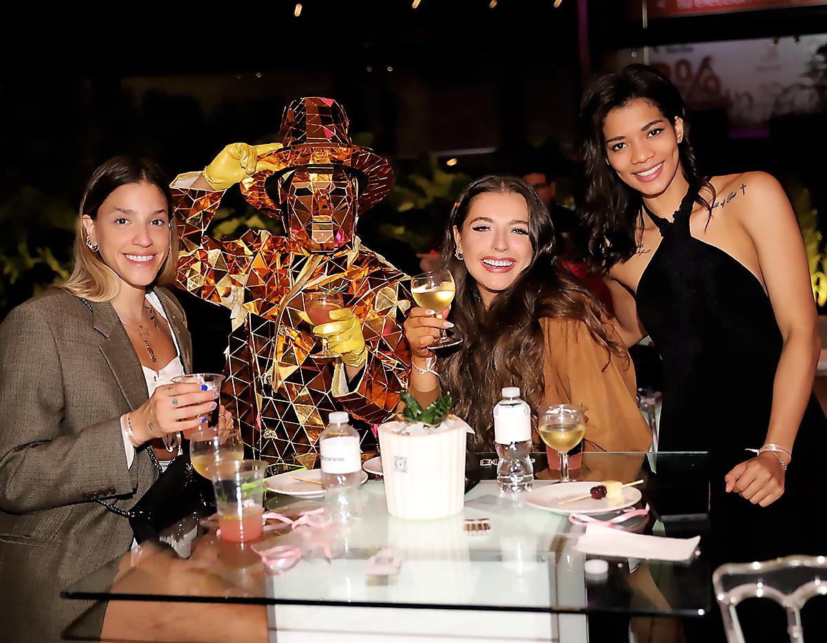 Ana Florencia Segovia, Vivianna Mena y Donna Rivera