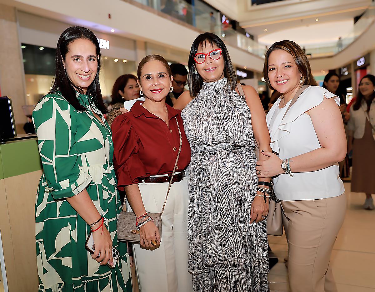Rosalie Dickerman, Vicky y Titi Leiva, Lucía Durón