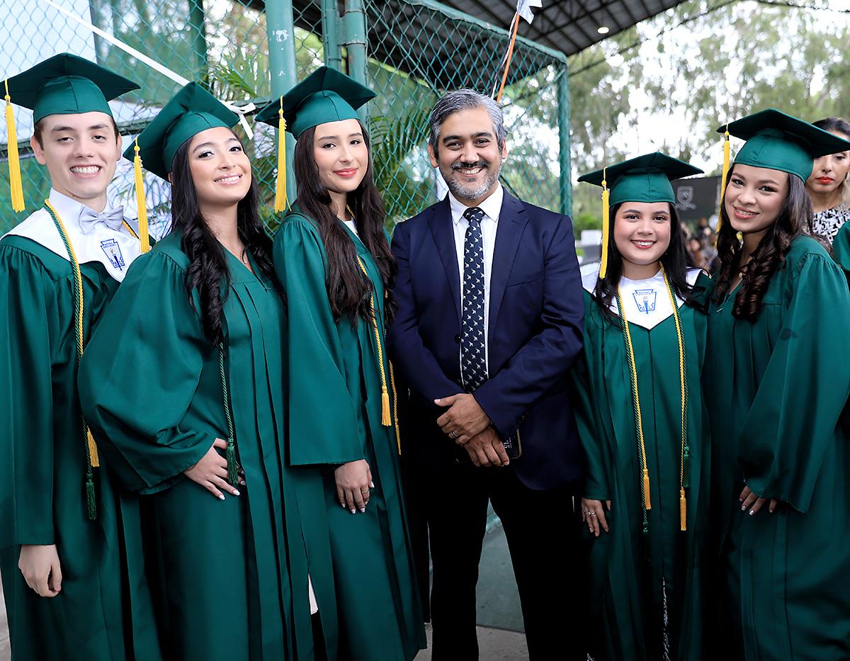 Daniel Rivera, Ana Godoy, Karen Herrera,⁠ Andrea Ortega y Daniella Díaz.