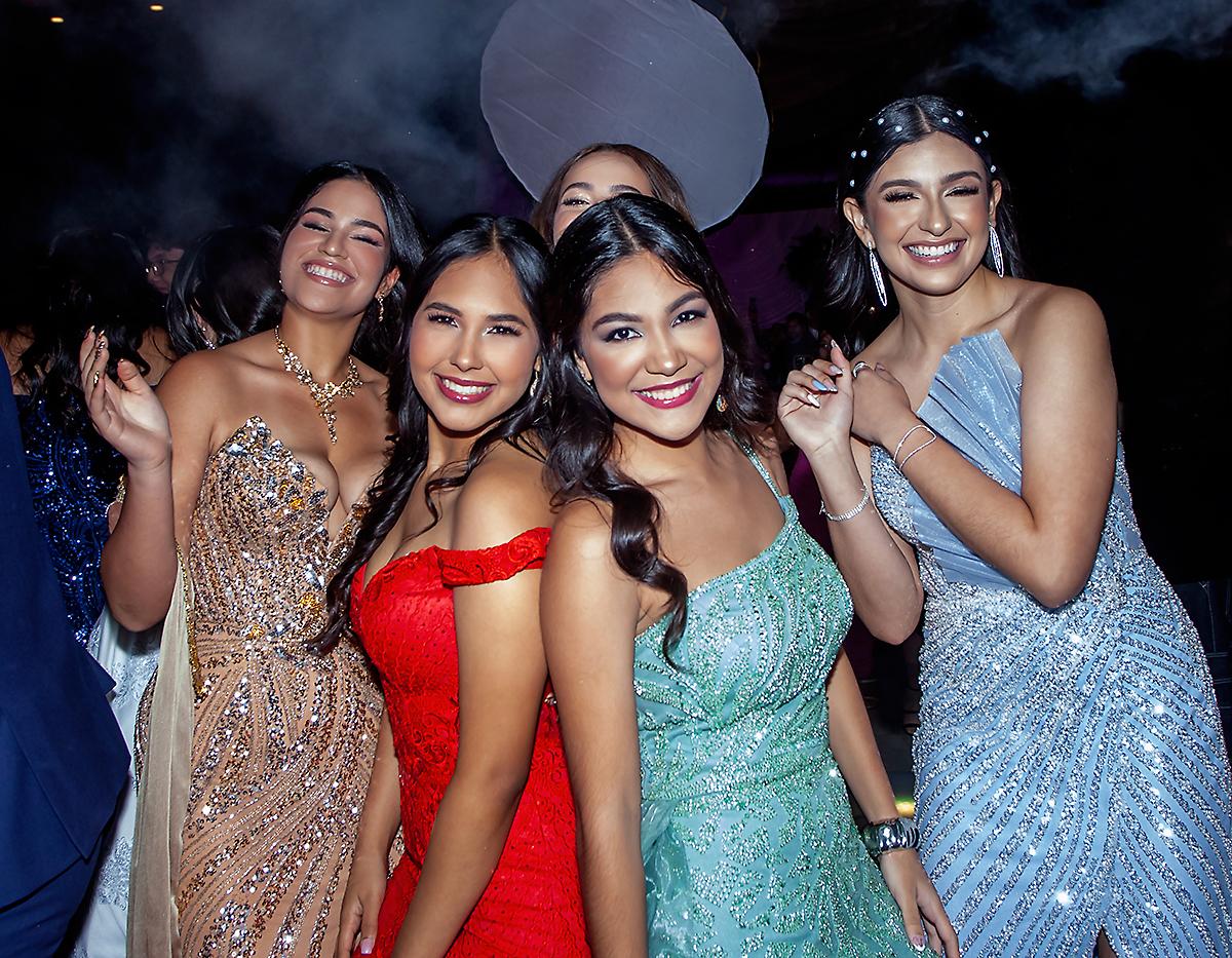Alejandra Valdiviezo, Andrea Rivera, Mónica Cwu y Larissa Jones