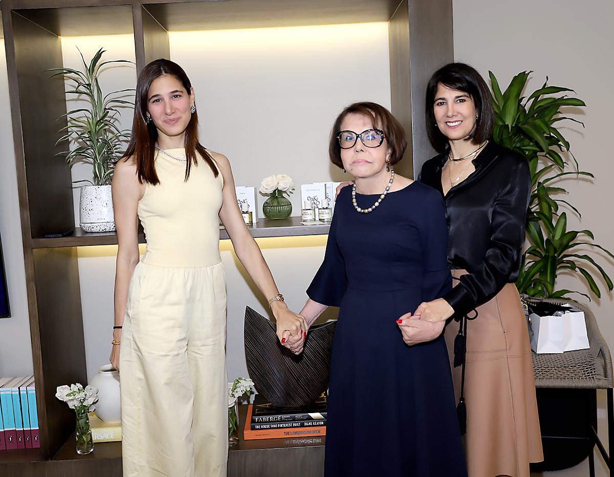 Christel Mena, Nolly Kafati y Dina Mena.