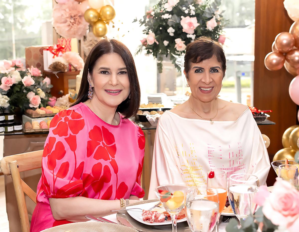 Genevieve Sarmiento y Carmen Larach.