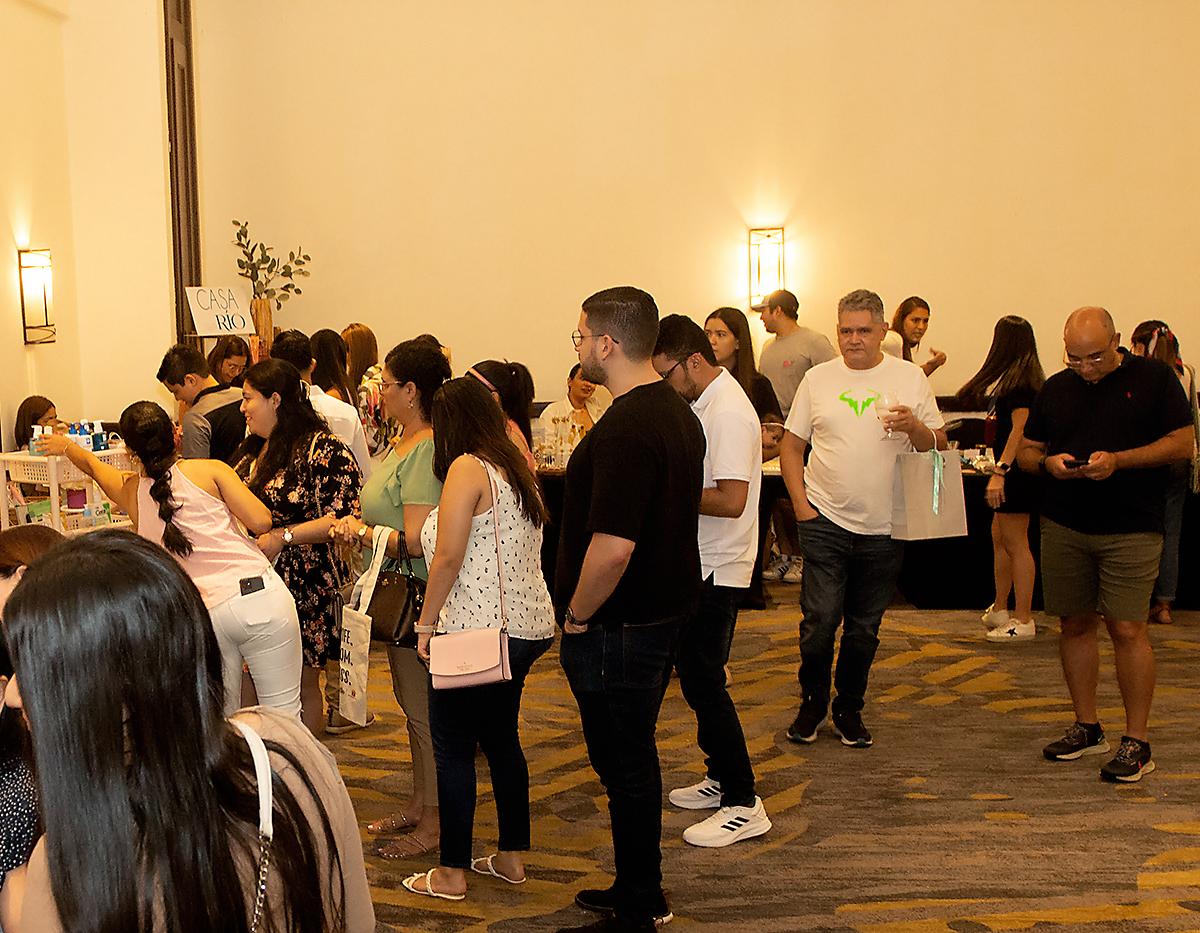 Parte de los asistentes al Mother’s Day Pop-Up Shop.