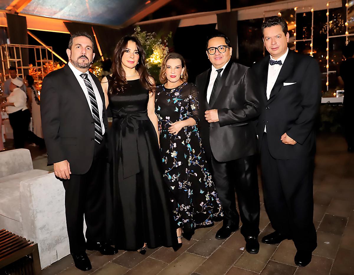 Héctor y Gloria Abudoj, Blanca Bendeck y Gustavo Ulloa