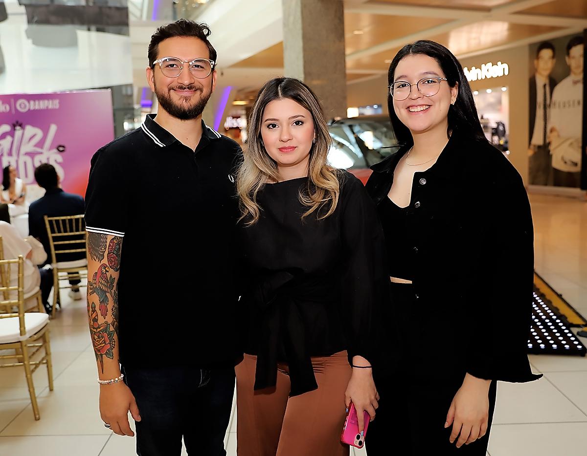 Stephen Brand, Vanessa Vallecillo y Karelia Rivera. 