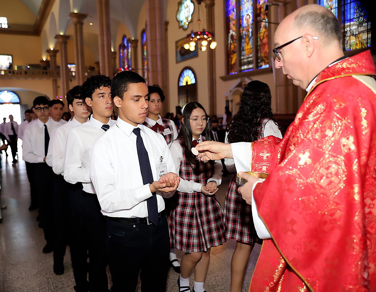 Confirmación de los alumnos de Macris School