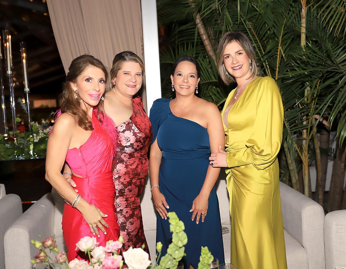 Maribel Rosa con Leda , Lastenia y Lucrecia Álvarez 