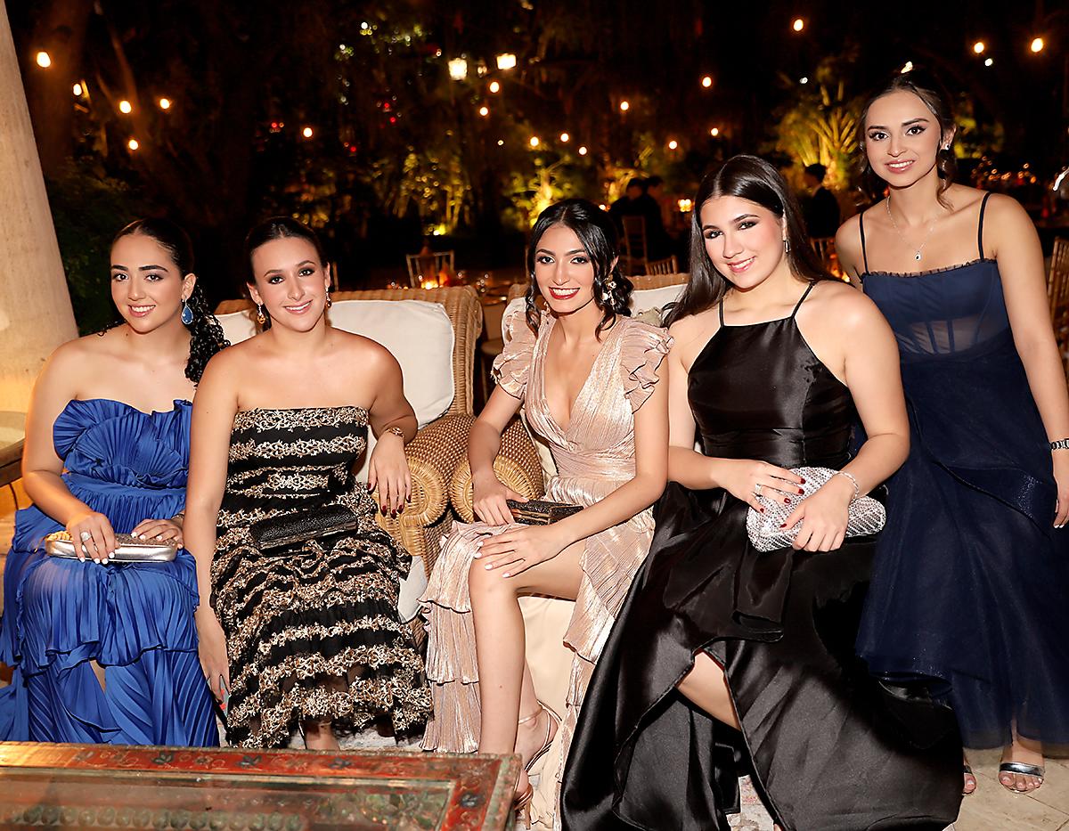 Adriana Atala, Adriana Schacher, Victoria Salomón, Arianne Masso y Sofía Reyes.