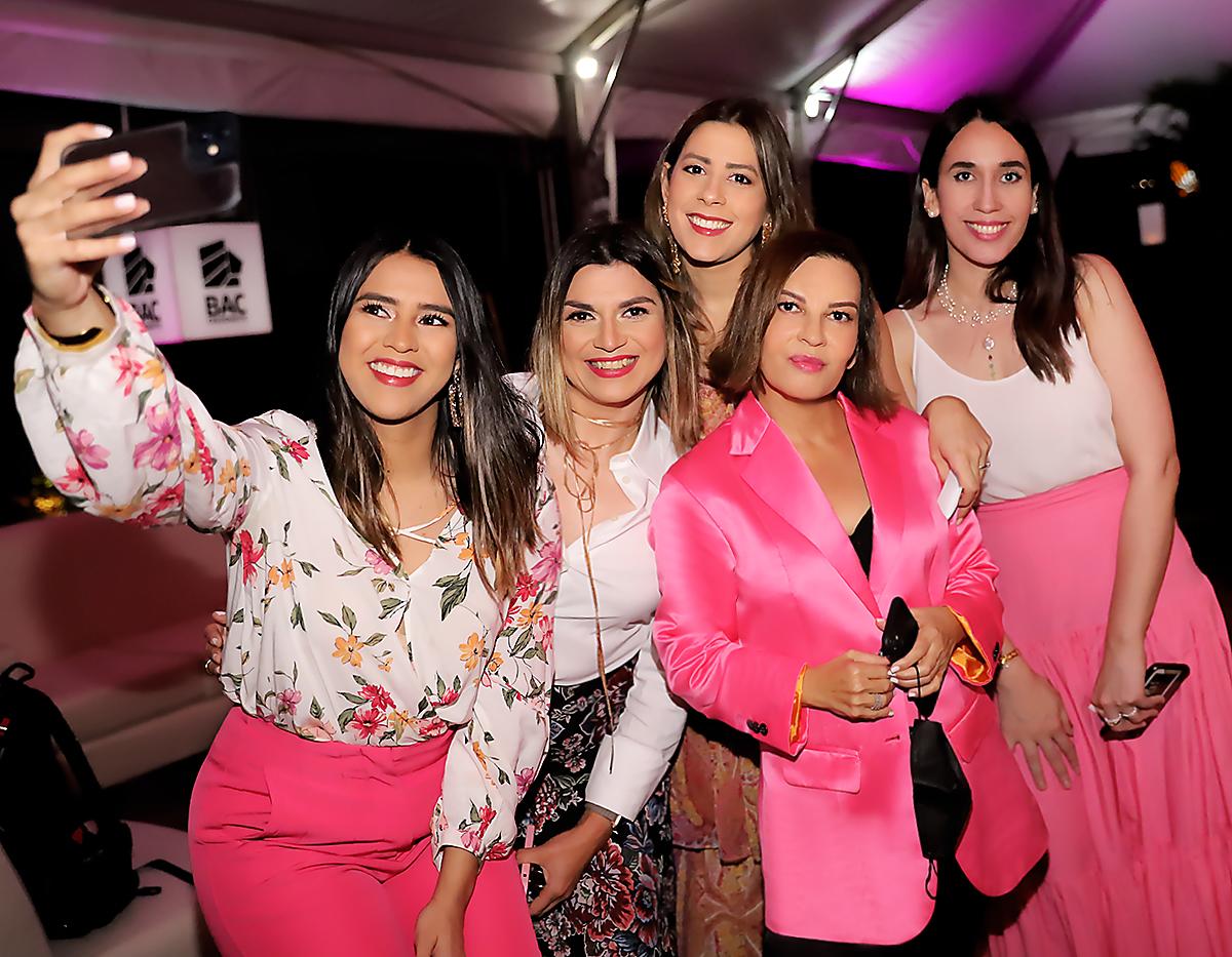 Norma Farias, Rosa Montoya, Michelle Marzán, Blanca Bendeck y Gabriela Berlioz 