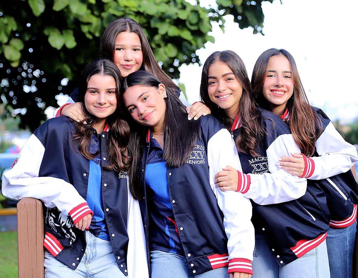 De izquierda a derecha: Lucía Cornejo, Jimena Hilsaca, Ana Lucía Girón, Victoria Lizardo y Cecilia Fiallos