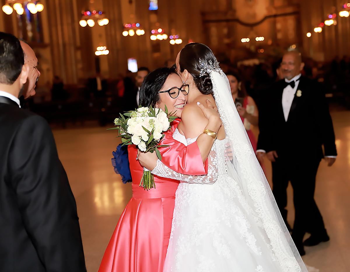 La feliz novia con su madre Rosemonde