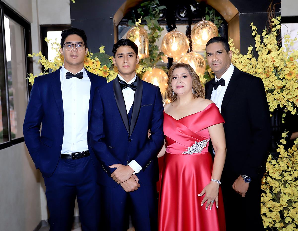 Invitados de la prom 2025 de La Estancia School