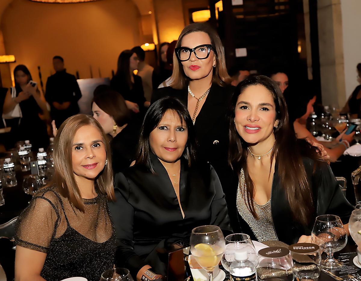 Vicky y Titi Leiva, Blanca Bendeck y Anamelissa Paz