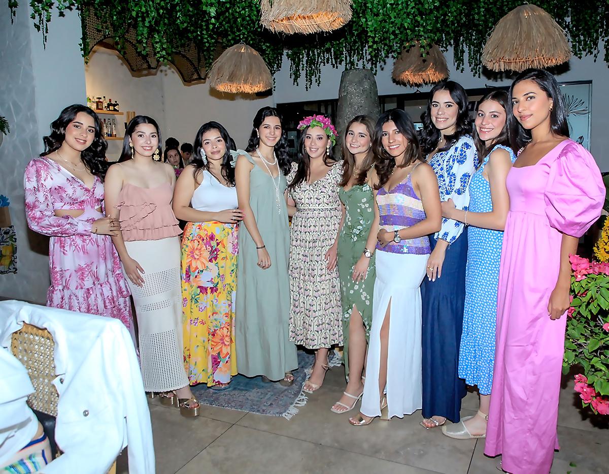 Gabriela Sikaffy, Cristina Mata, María José Rivera, Isabella Bueso, Gigi Ferez, Pilar Ferez, Valeria Bueso, Sofia Sikaffy, Ana Isabel Lanza, Emily Silvestri.