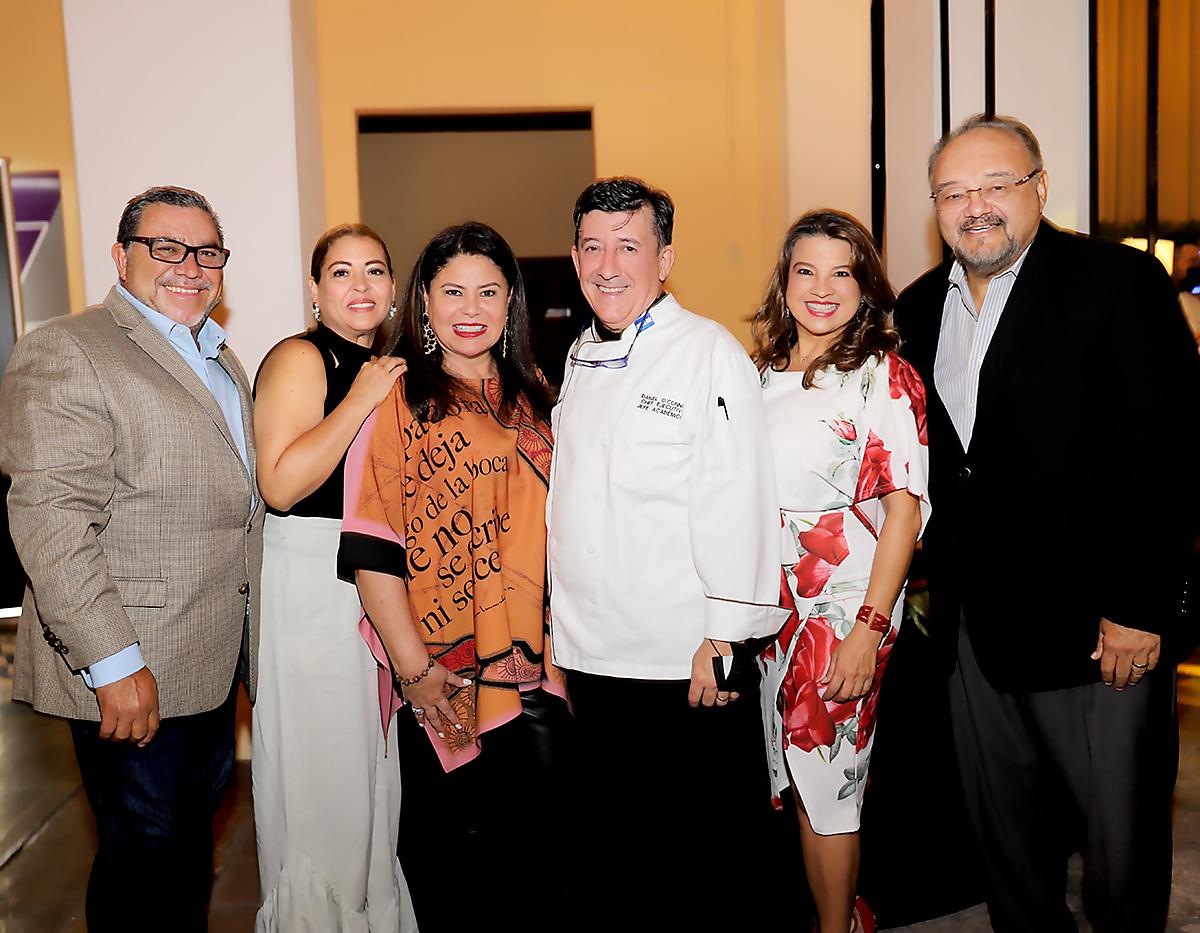 El Museo para la Identidad Nacional de Honduras en conjunto con la Escuela de Gastronomía UNITEC presentaron la septima edición de Jolgorio Gastronómico, un evento donde disfrutamos de un menú especial en celebración a la cultura folclórica que representan las 9 etnias de Honduras. En el evento se resaltaron sabores, colores, texturas, técnicas culinarias artesanales y vanguardistas para ofrecer una experiencia gastronómica única. Mira aquí todas las fotografías del evento. 