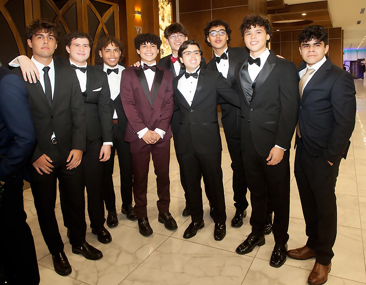 Santiago Amaya, José Antonio Valladares, Julian Arriaga, Emil Martínez, Daniel Fernández, Sebastián Zavala, Gustavo Rivera, William Hall y Ángel Dubón.