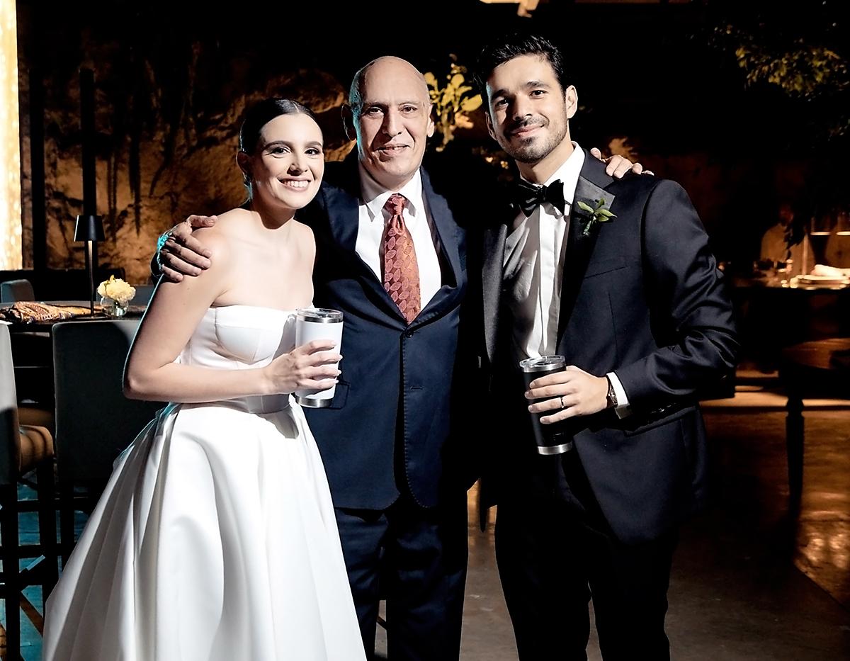 Andrea, William Canahuati y Juan Carlos