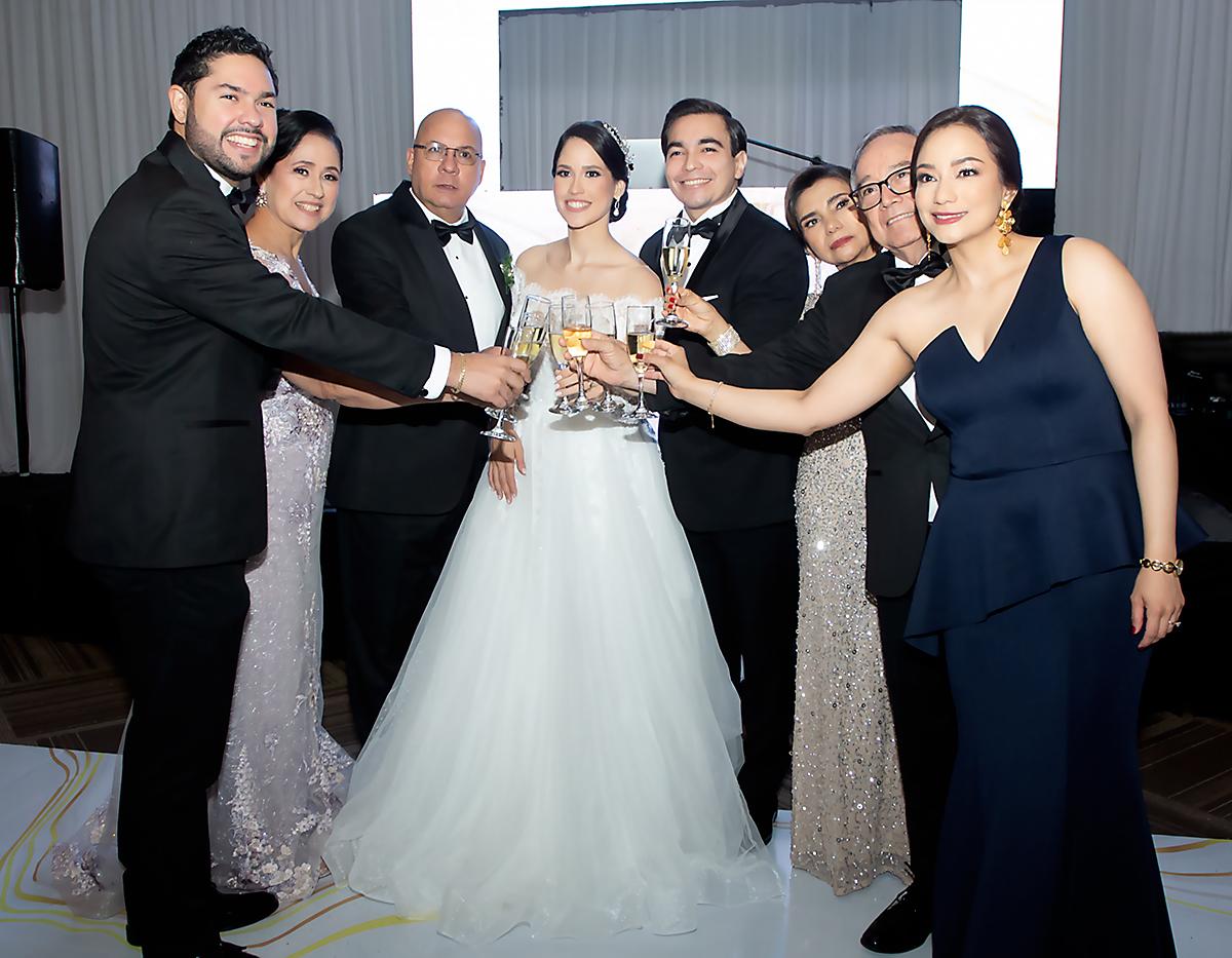 Enrique, Osiris, Eduardo Enrique, Blanca y Francisco Panting con Xiomara, Francisco y Shellsea Portillo