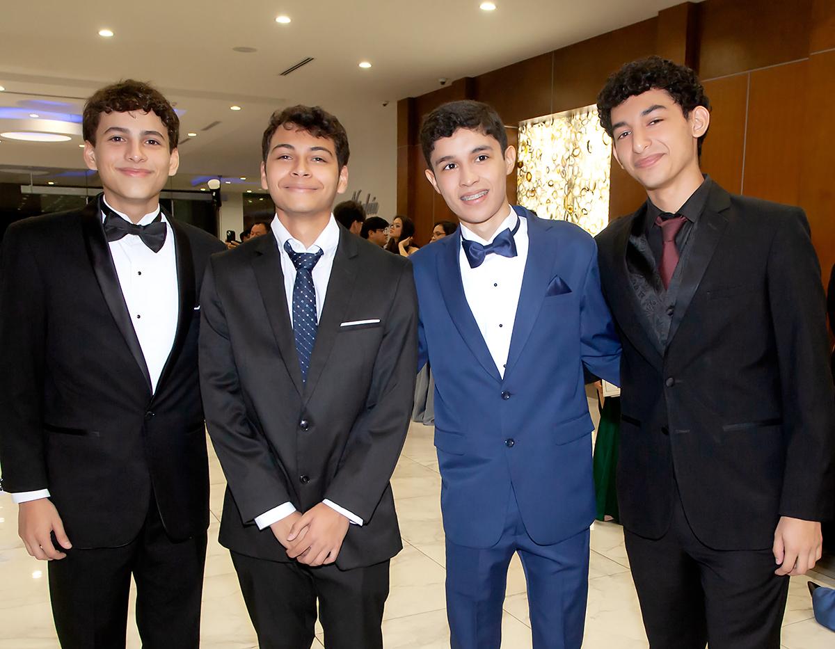 Luis Chávez, Isaac Arias, Rodrigo Rodríguez y Héctor Santos.