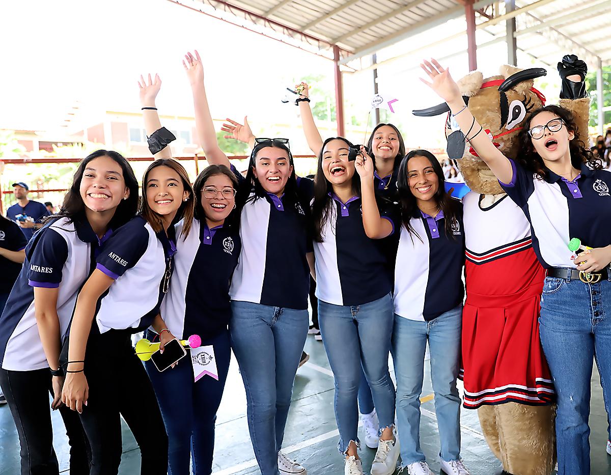 Sofía Argeñal, Yovanna Méndez, Karla Agurcia, Alejandra Barahona, Isabella Estrada, Nahomy Andino, Marian Muñoz y Xhuá Ucles