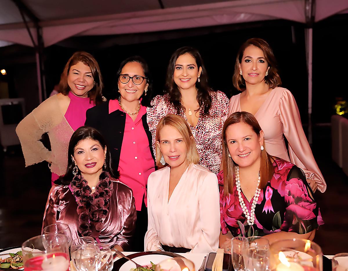 Laura Simón, Munda Abedrabbo, Valeria Rios, Karen Mendoza, Patricia Corrales, Carolina Atala y Claudia Ceballos