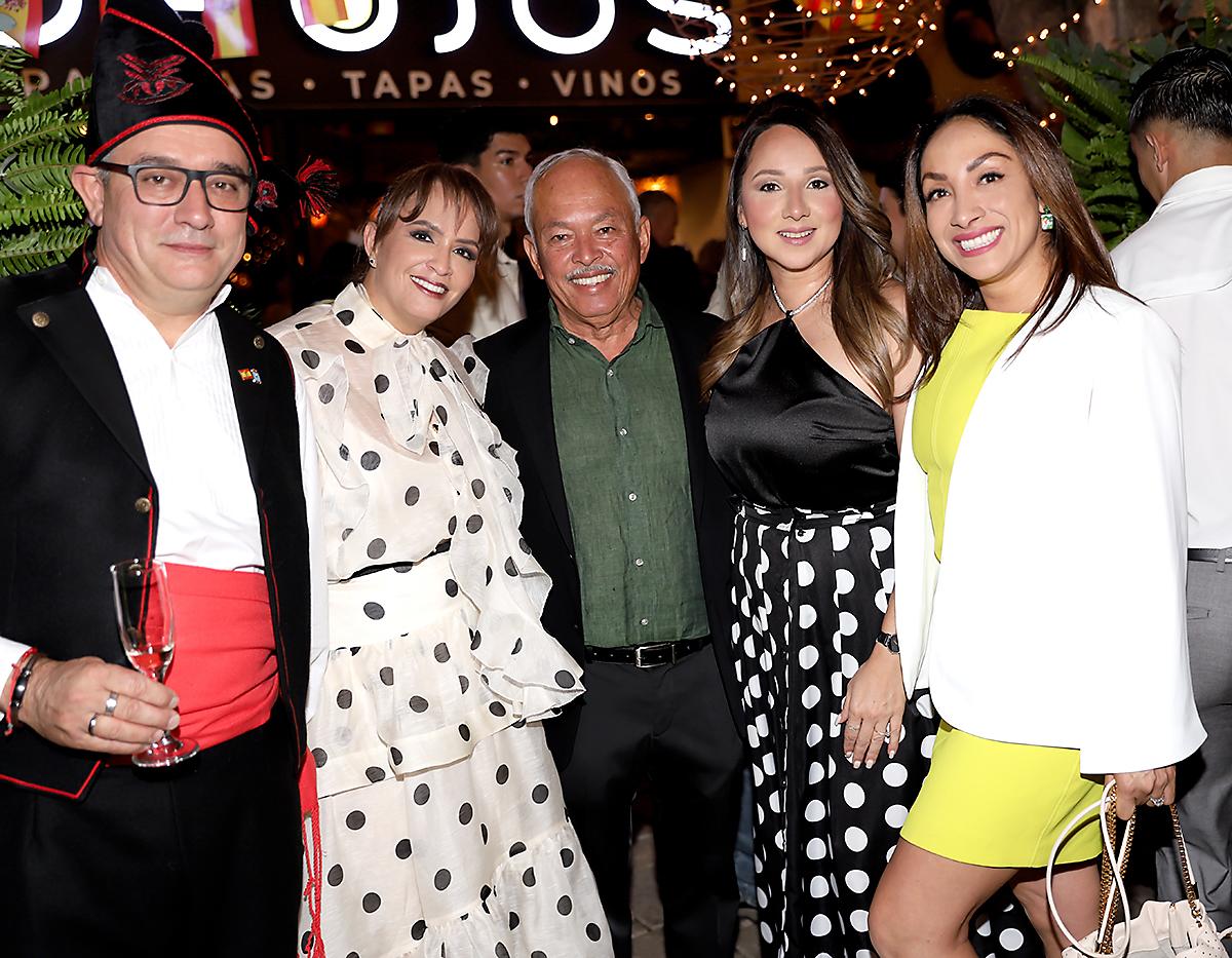 Grand opening de Orujos en Plaza Lara