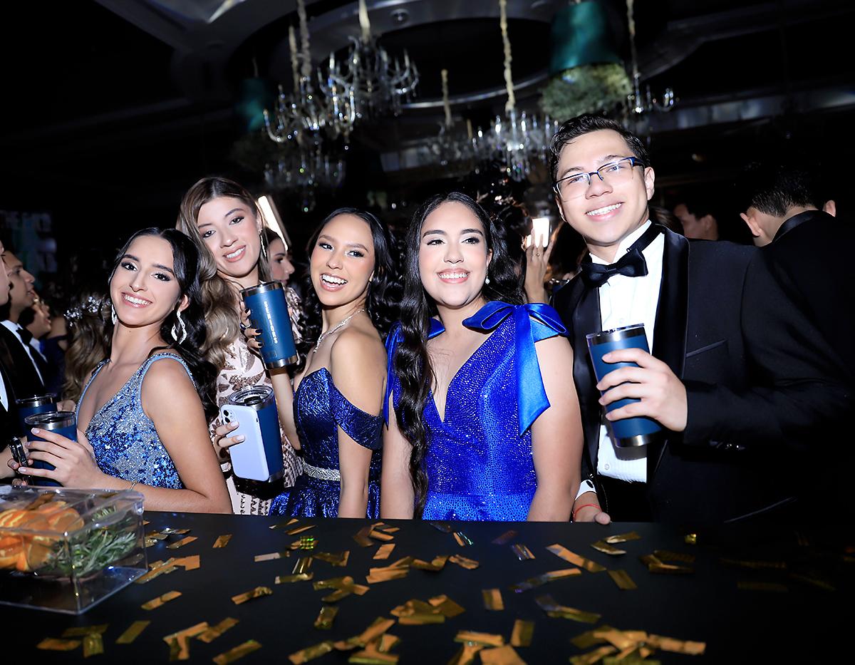 Ivanna Almendares, Alejandra Rodríguez, Marcela Vásquez. Mónica Messen y Elio Flores