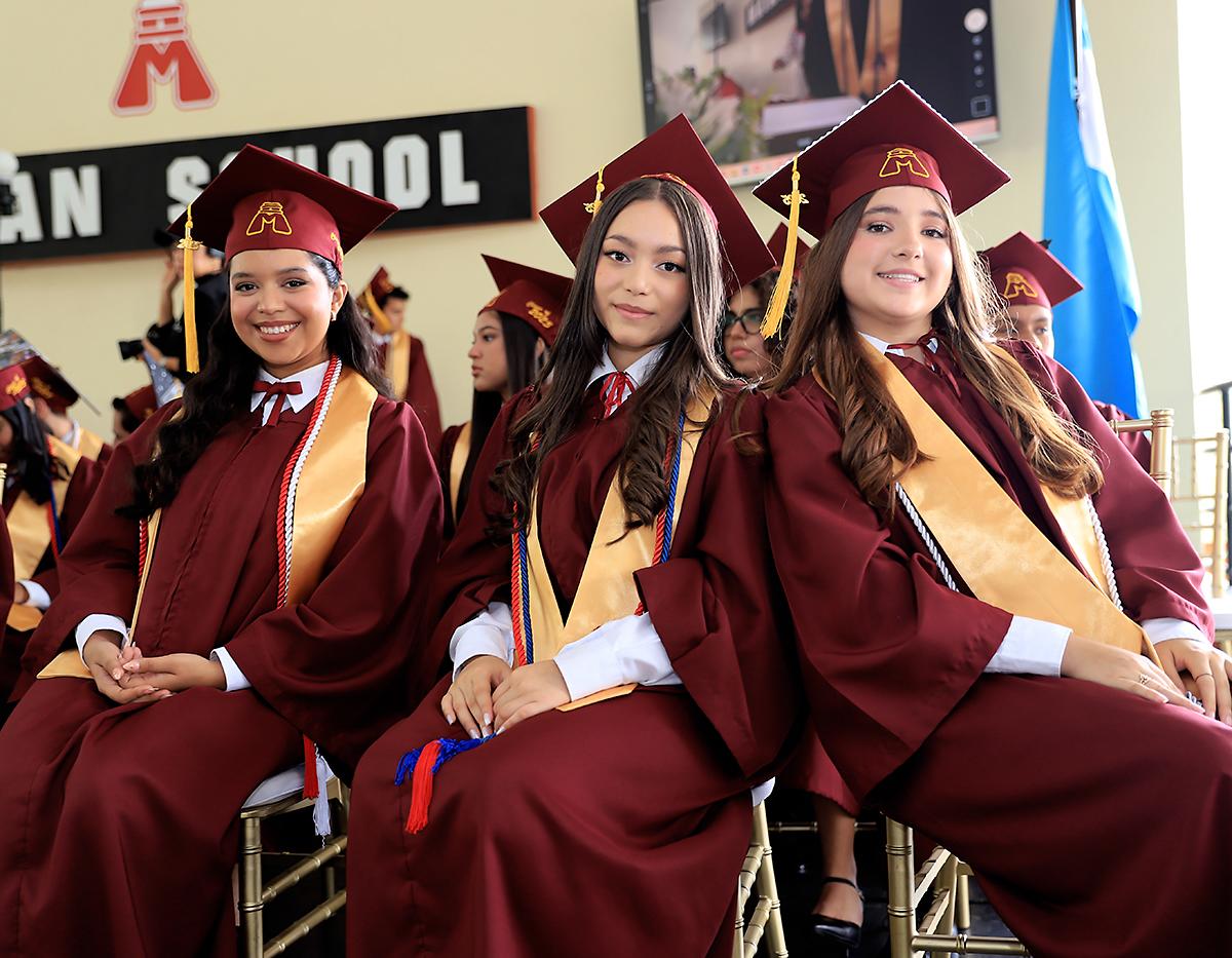 Jenny Alvarado, Melody Flores y Alina Mercado.