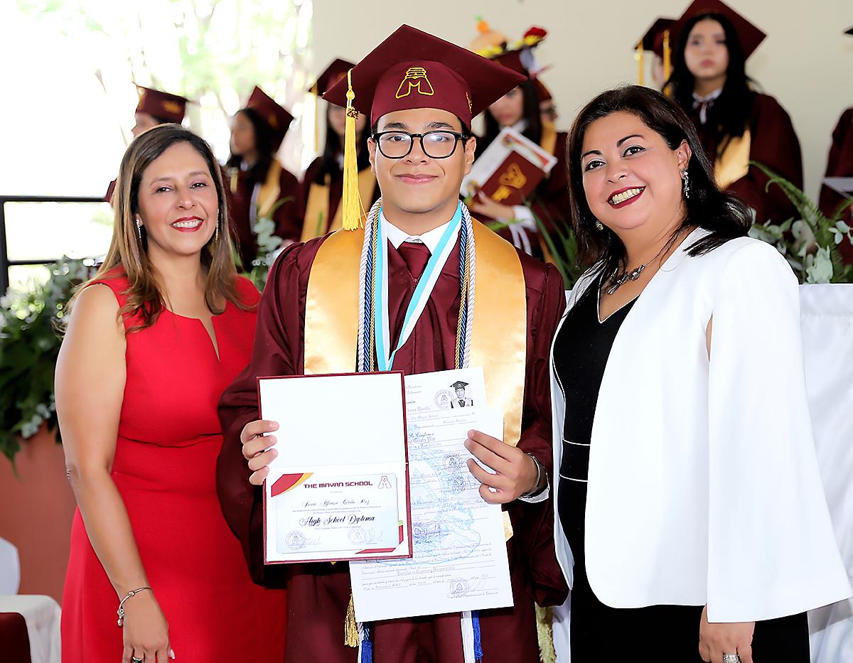 Graduación 2024 de Mayan School