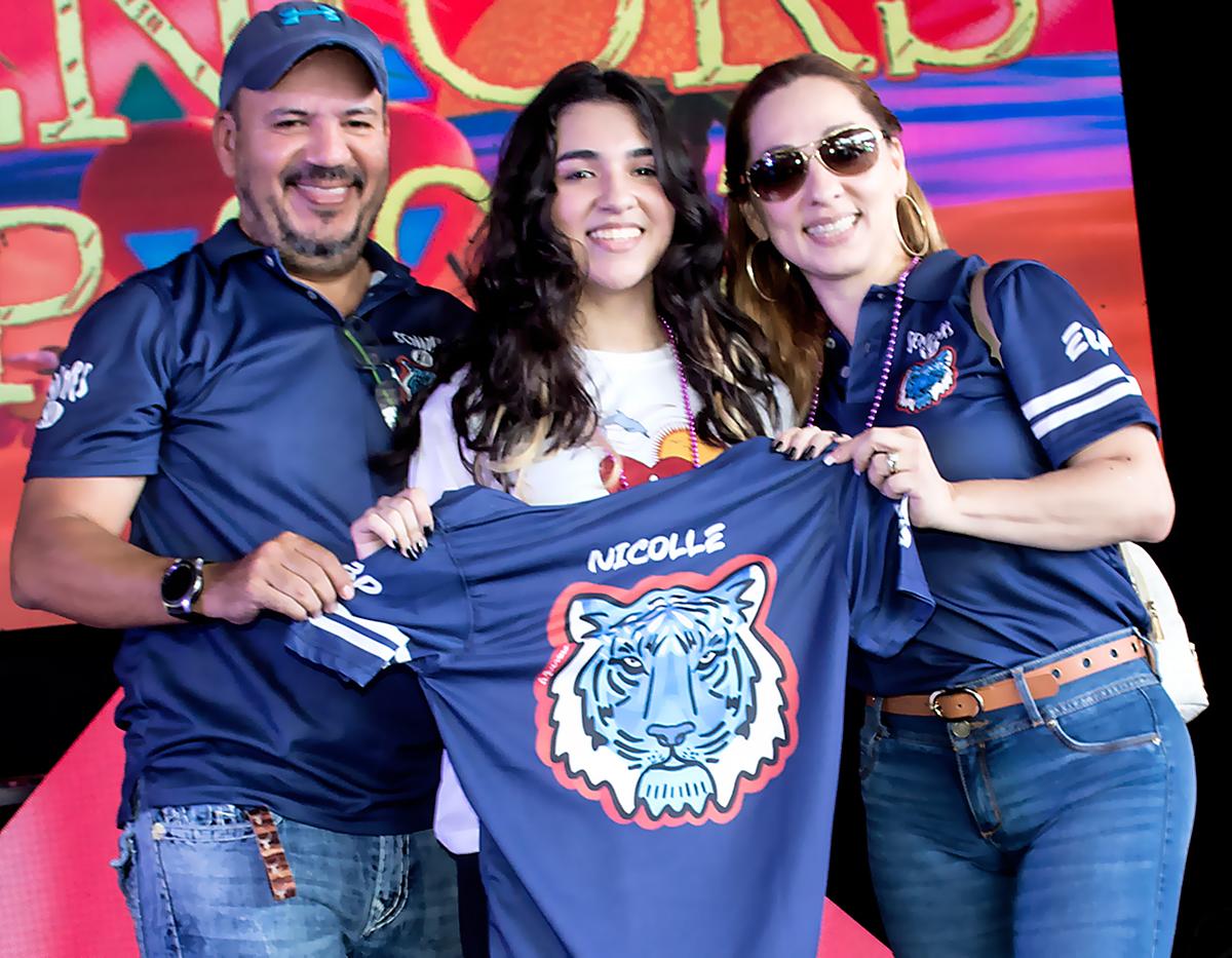 Hugo Paguaga, Nicole Paguaga y Karen Orellana.
