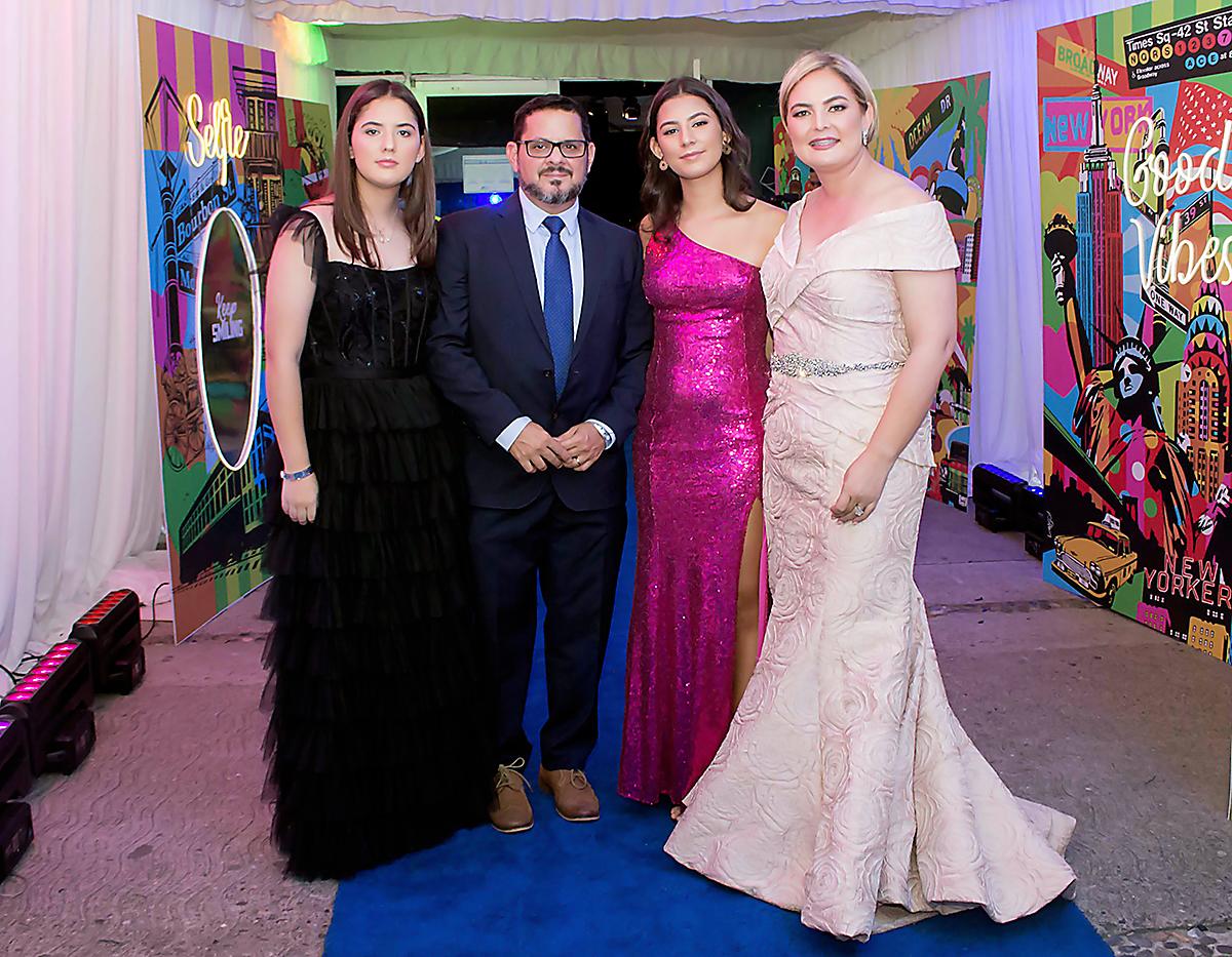 Mía, Roberto, Noor y Helga Nasser.