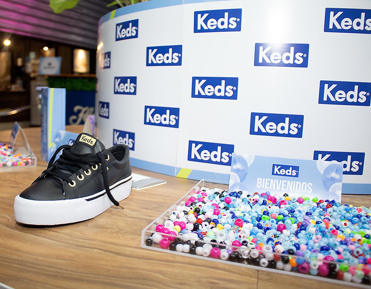 Tenis de la marca Keds.