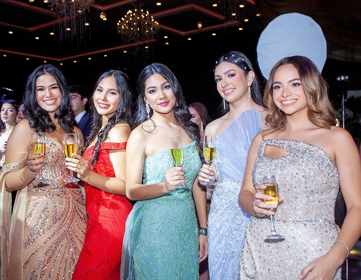 David Cardona, Sara Flores, Alejandra Calix, Natalia Bueso y Juan Pablo Rodríguez