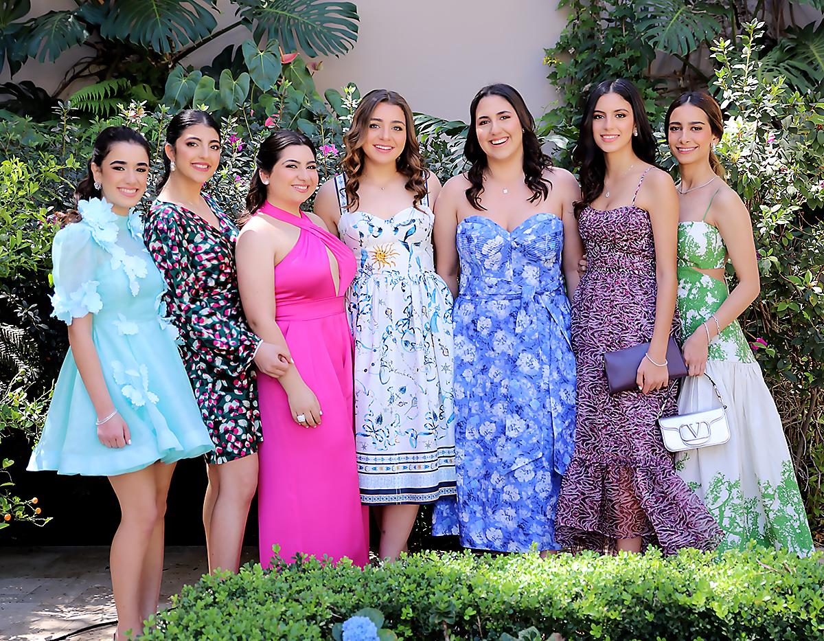 Adriana Faraj, Kiara Stefan, Madison Mourra, Mariana Simón, Lucía Atala, Andrea Faraj y Viviana Echeverría.