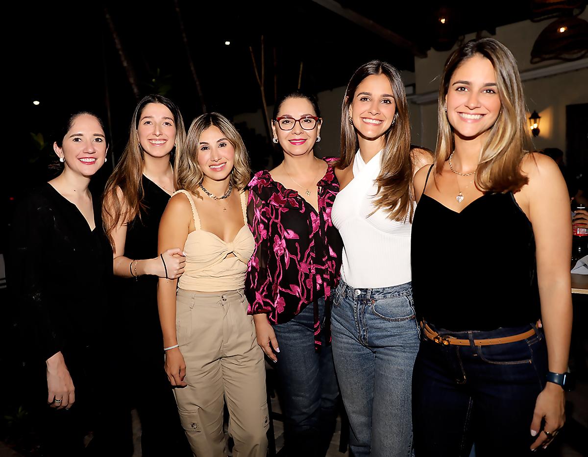 Assunta García, Francesca García, Isabella Valladares, Marcela de Balletta, María José Valladares y Andrea Jeffs. 