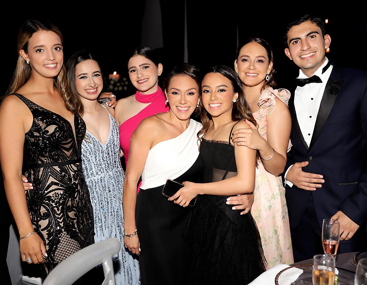 Invitados a la prom de la American School of Tegucigalpa