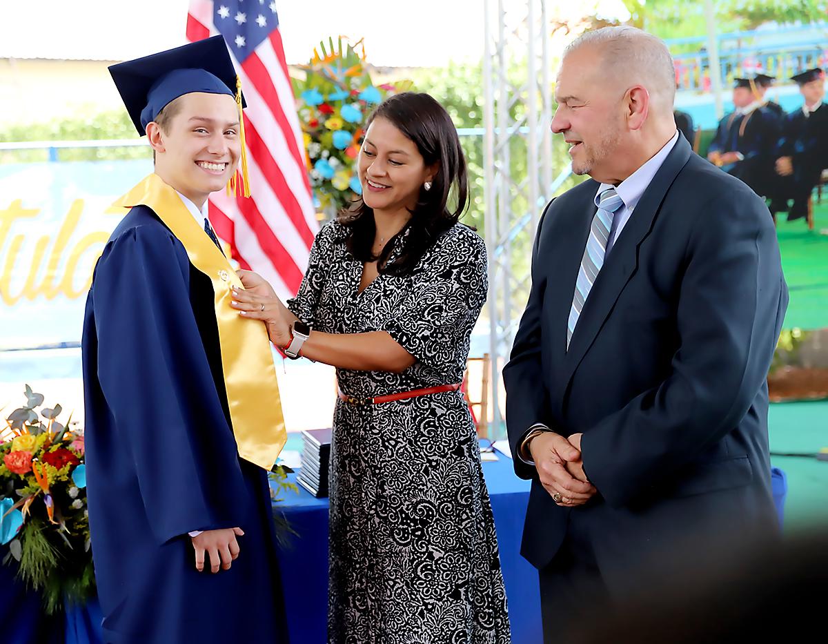 Entrega de títulos de Discovery School 2023