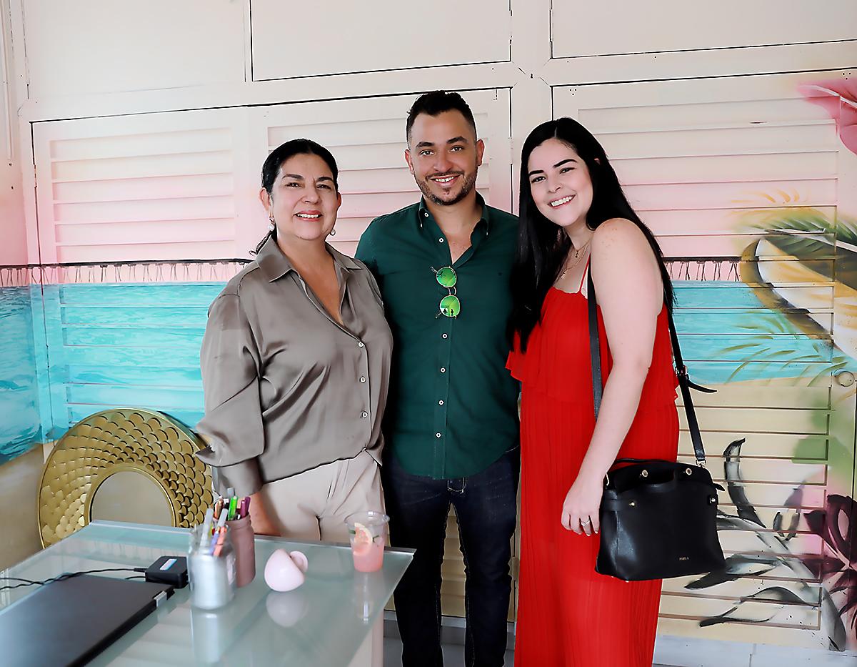 María Teresa Figueroa, Augusto César Figueroa y María José Venegas.