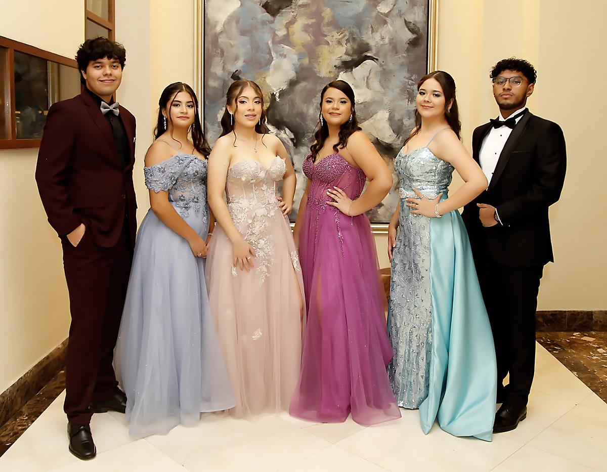 Diego Molina, Ami Sánchez, Alexandra Urbina, Andrea Chávez, Sara Ponce y Diego Mejía.