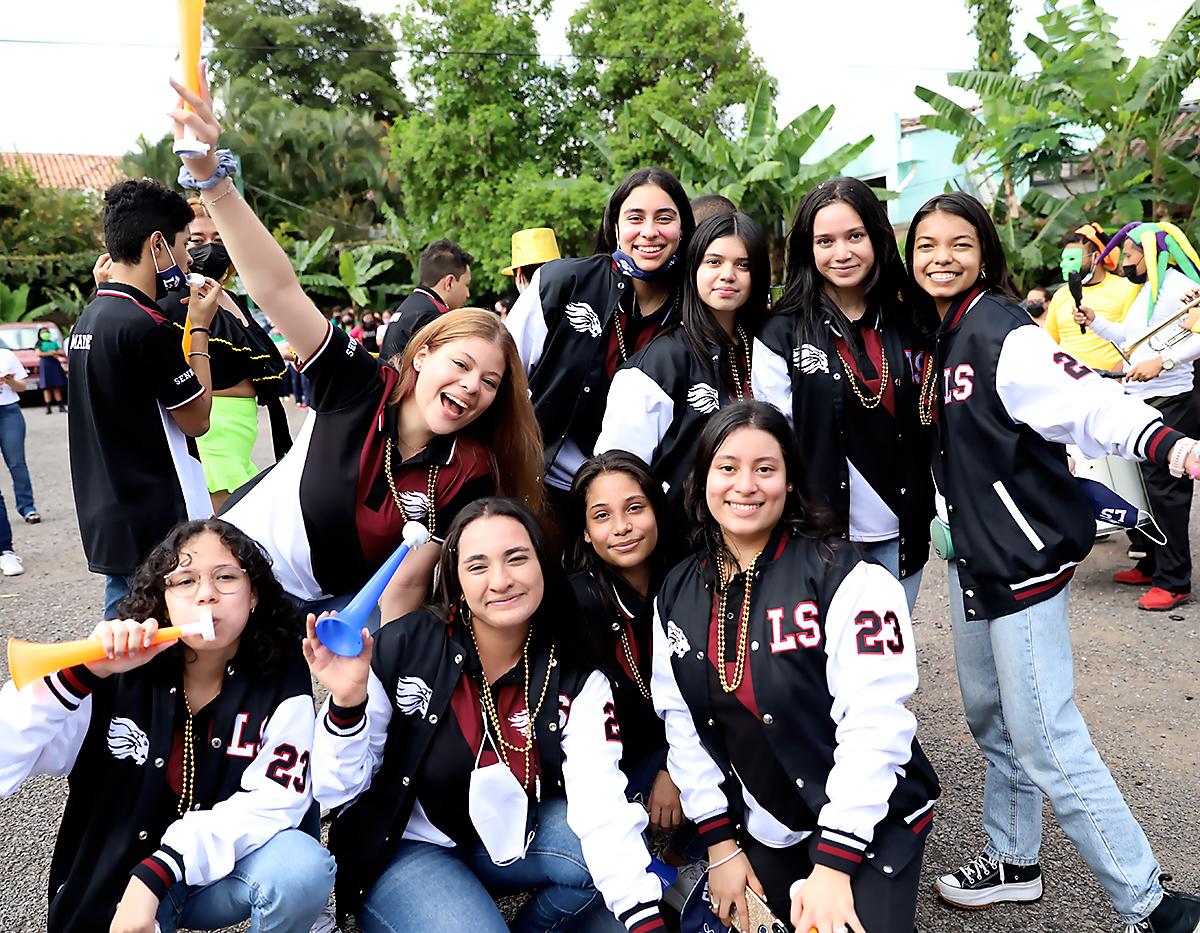 La clase 2023 de Liberty School protagonizó una mañana llena de alegría y ritmo en su senior entrance, la cual celebró el inicio de su último año escolar.Amelie Santos, Valeria Ochoa, Fabiola Pereira, Isabella Lagos, Gabriela Rojas, Jimena Ochoa, Elena Leiva, Kiara Anariba y Andrea Dubois.