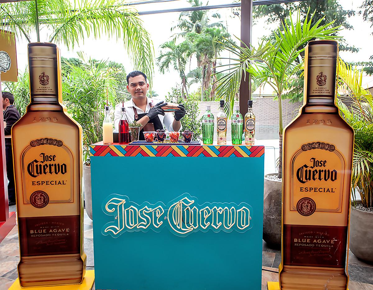  Stand de Distribuidora Itsmania con su producto José Cuervo