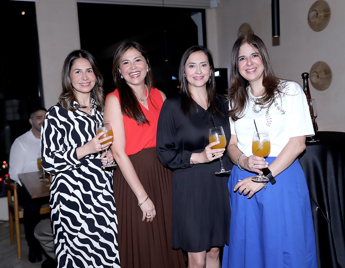 Una velada para los sentidos. Clientes de BAC Private Banking disfrutaron de A Dose of Tequila, una experiencia única que combinó alta gastronomía con una cata de tequilas premium en el restaurante Xunán. En la foto: Fabiola Cañas, Sayra Nassar, Valeria Ríos y Melissa Stefan.