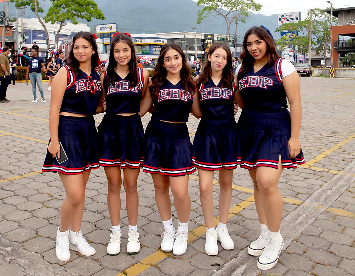 María Fernanda Fajardo, Jimena Segura, Valentina Chávez, Diana Pineda y Michelle Flores.