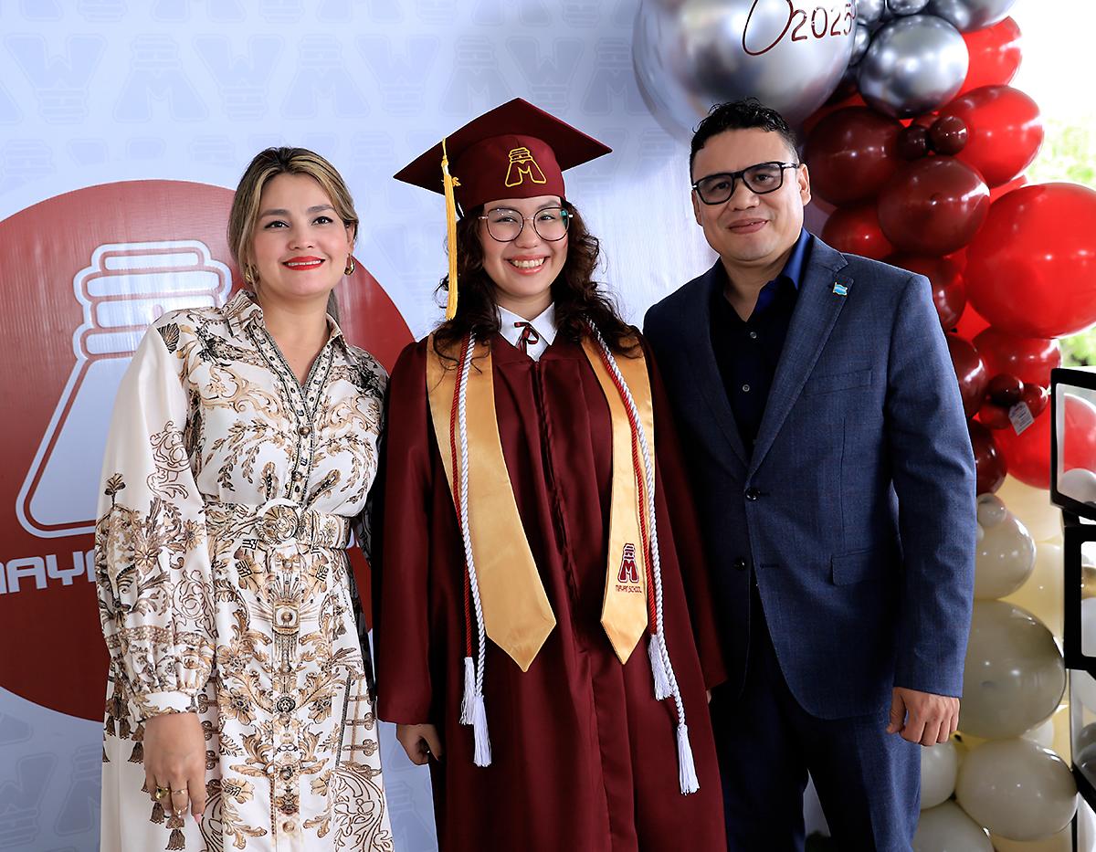 Graduación de los seniors 2025 de Mayan School