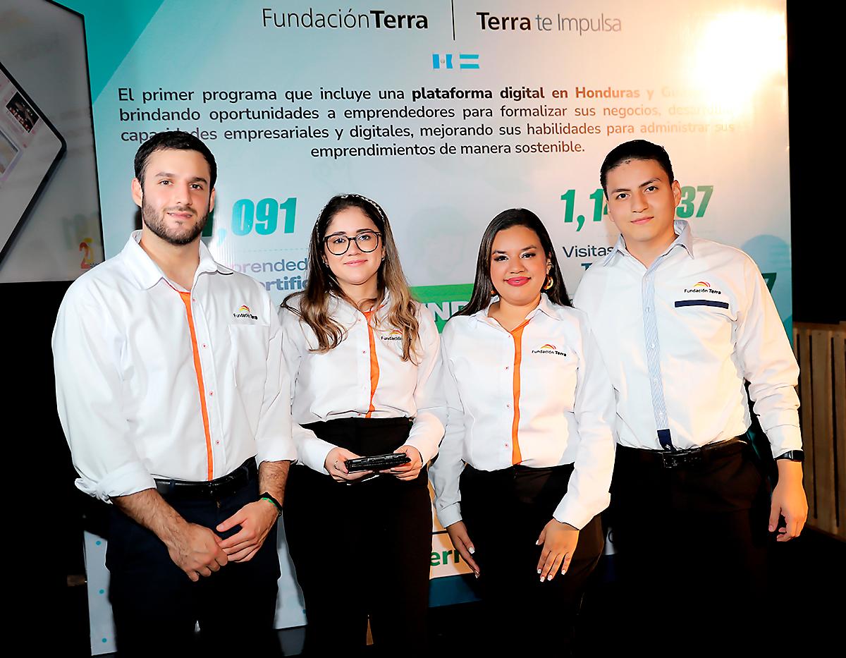 Jimmy Sansur, Marcela Turcios, Keilin Moncada y Jonathan Martínez.