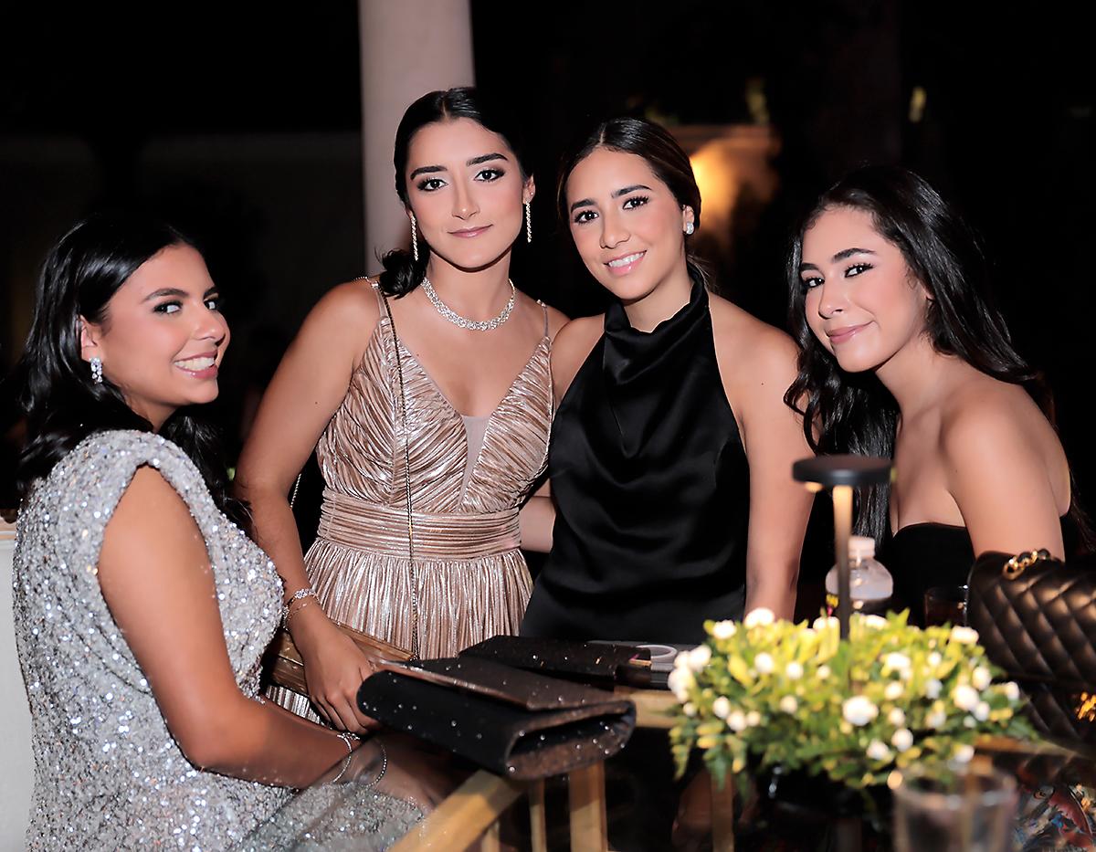 Siena Callizo, Paola Dibono, Natalia Estrada y Arianne Bulnes.