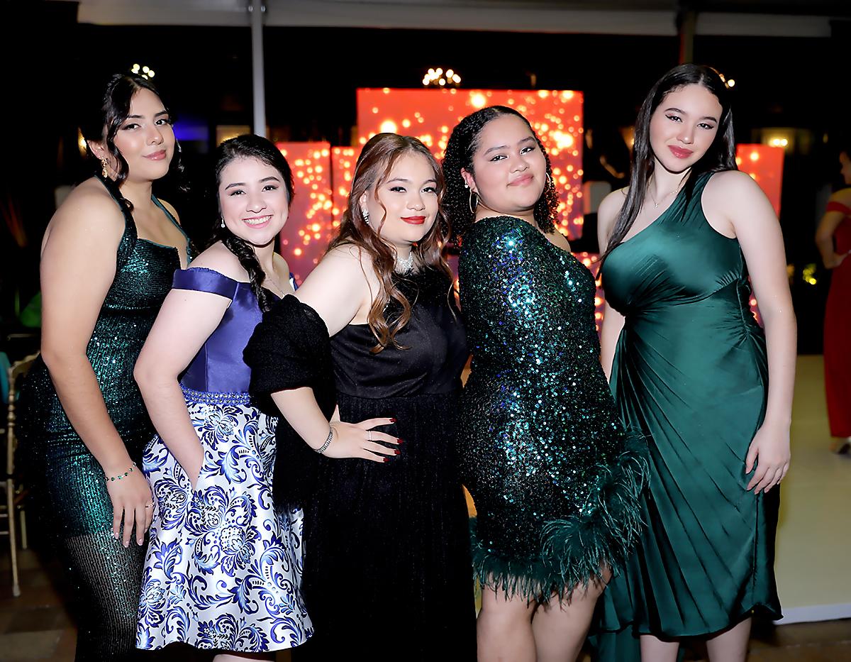 Jhasi Calderón, Valeria Tábora, Jimena Espinal, Mercedes Pineda y Amelia Rojas