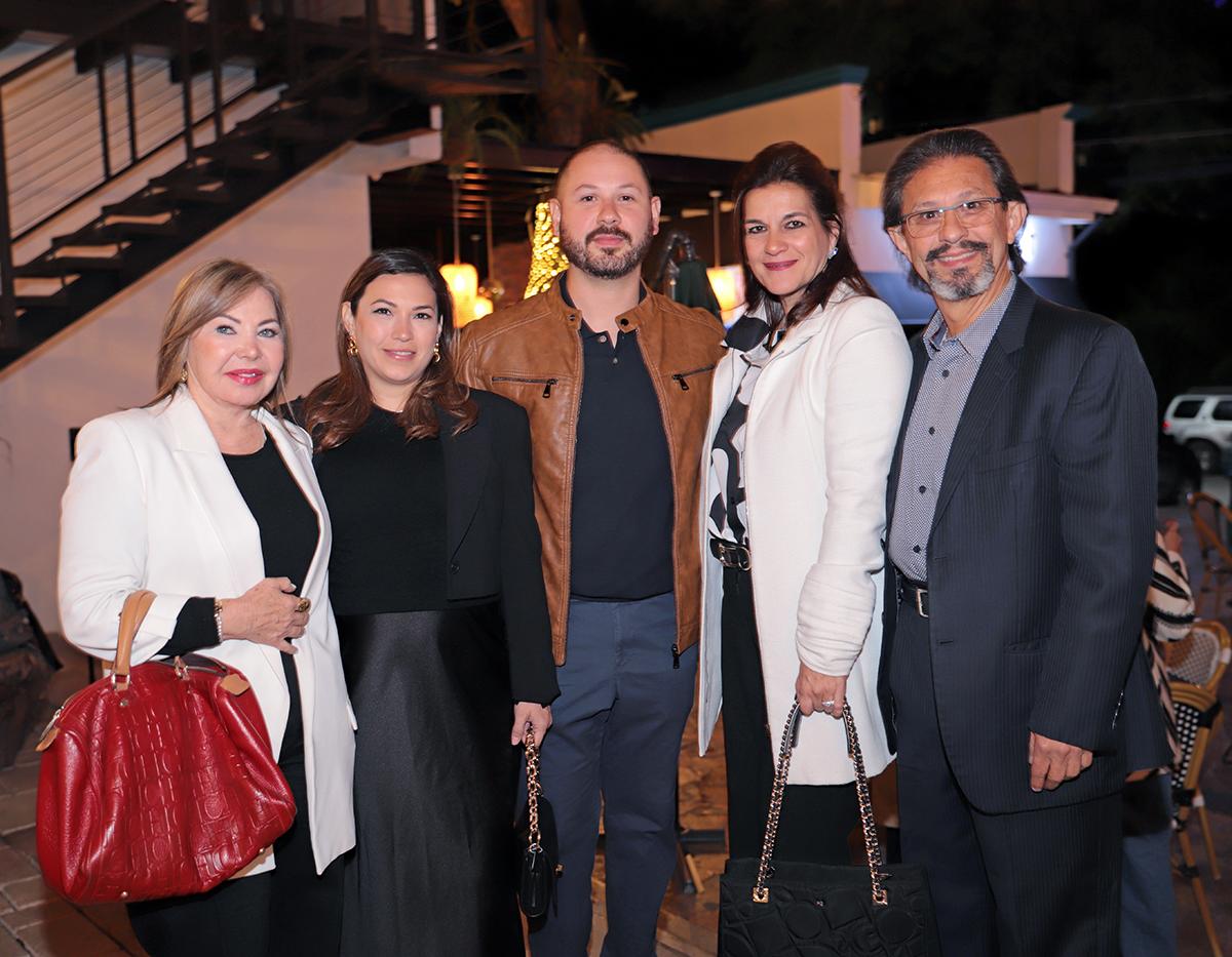 Idaly Sabillón, Linda Ortez, Diego Ortez, María Isabel Caminals y Enrique Ortez.